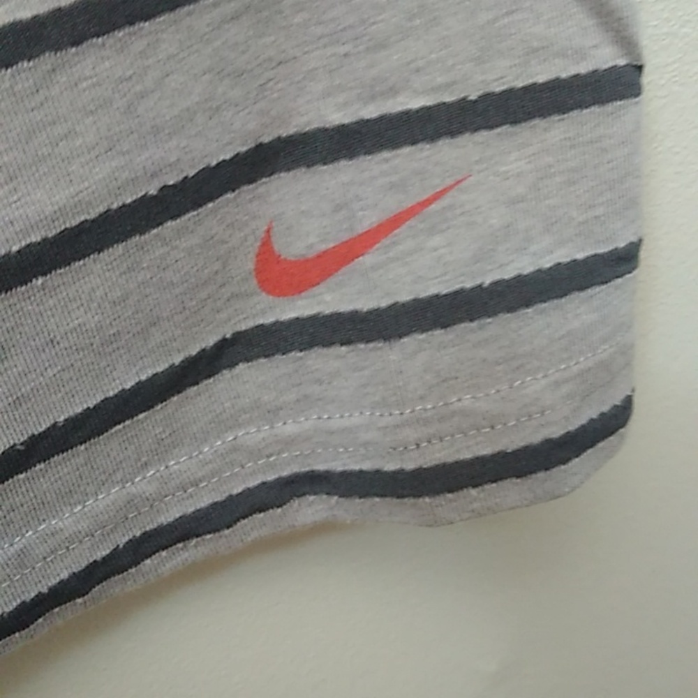 🎉2X HP🎉Nike Get It Girl Striped S/S Tee, Gray, M, NWT - Picture 3 of 7